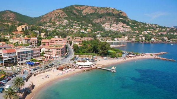 Les Pêcheurs : votre camping en face du lac de l’Aréna sur les rives de l’Argens